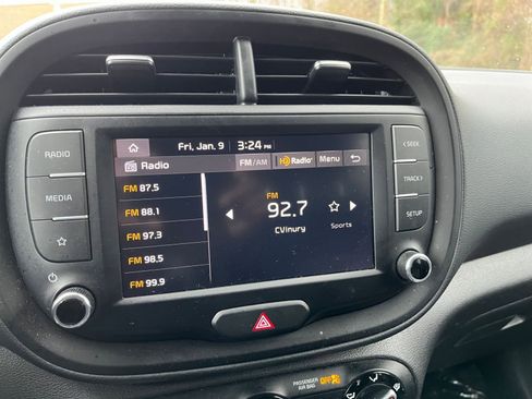 Used 2025 Kia Soul LX w/ LX Technology Package image 21