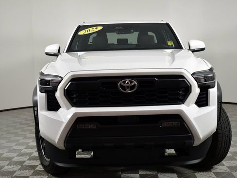 Used 2025 Toyota Tacoma TRD Off-Road image 5