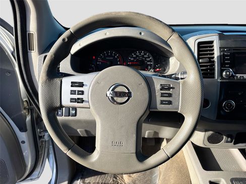 Used 2017 Nissan Frontier SV image 12