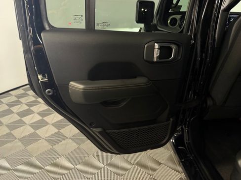 Certified 2025 Jeep Wrangler Unlimited Sahara AWD/4WD image 27