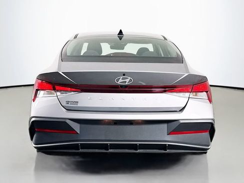 Used 2024 Hyundai Elantra SEL FWD image 5