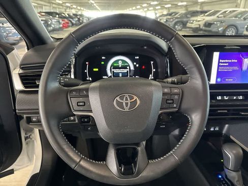 Used 2025 Toyota Camry SE FWD image 14