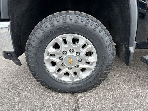 Used 2024 Chevrolet Silverado 2500 LT image 10