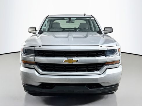 Used 2018 Chevrolet Silverado 1500 Custom w/ Custom Value Package RWD image 2