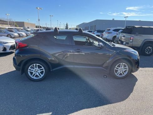 Used 2021 Toyota C-HR LE image 4