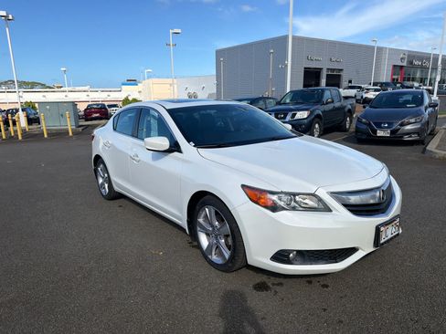 Used 2015 Acura ILX w/ Technology Package FWD image 2