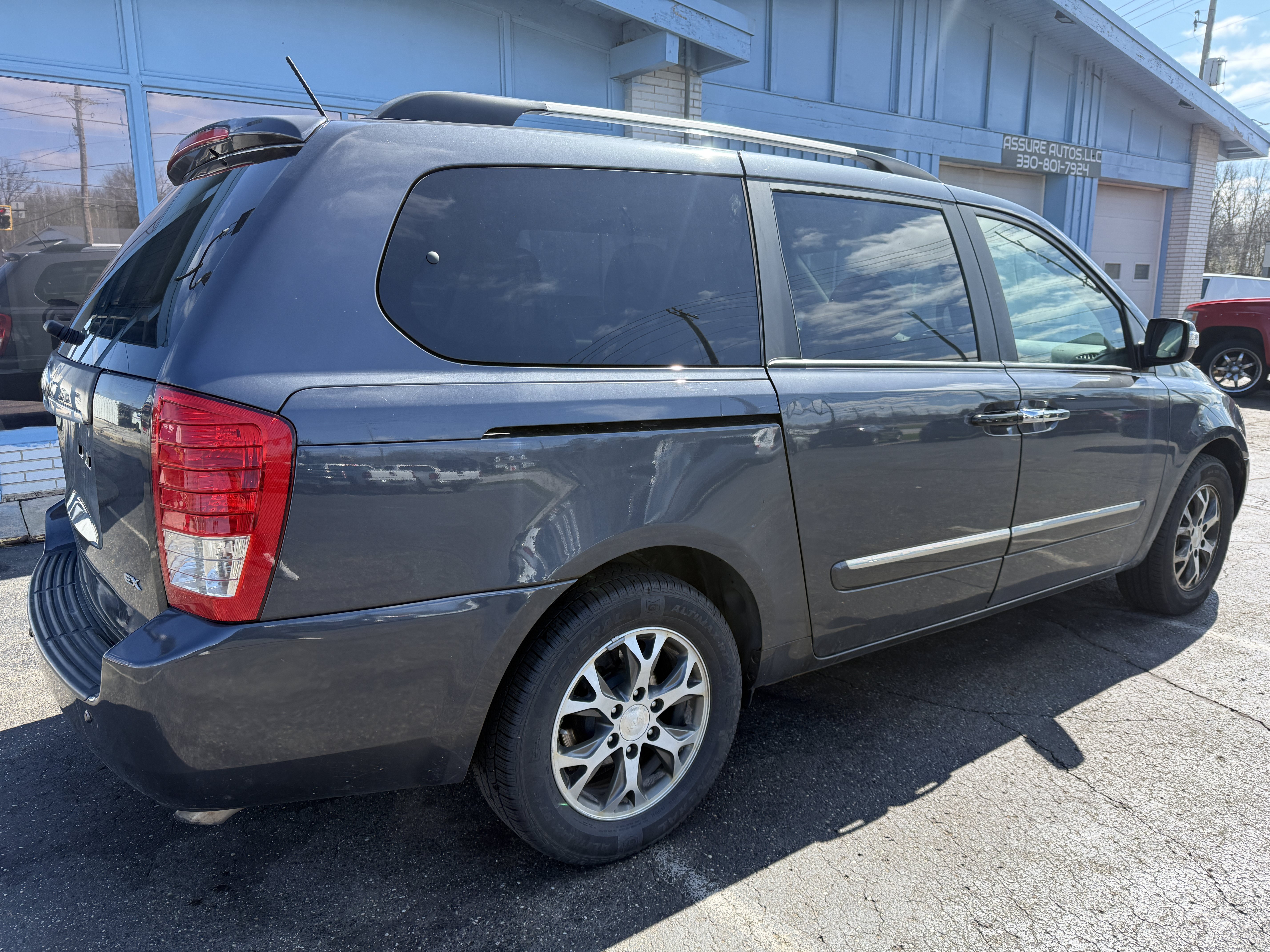 Used 2014 Kia Sedona EX w/ Luxury Package FWD image 5