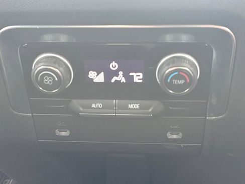 Used 2021 Chevrolet Tahoe LT image 34