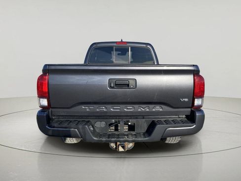 Used 2019 Toyota Tacoma TRD Sport AWD/4WD image 4
