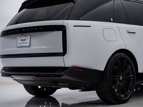 Used 2025 Land Rover Range Rover Long Wheelbase SE AWD/4WD image 12