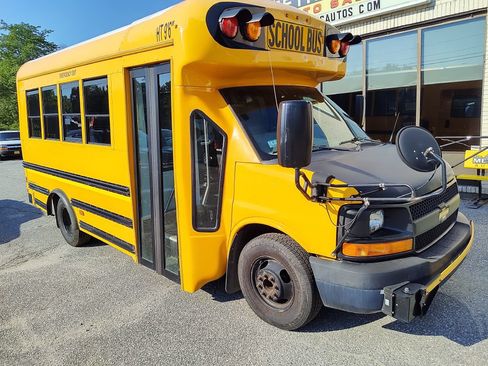 Used 2014 Chevrolet Express 3500 w/ School Bus Package RWD image 2