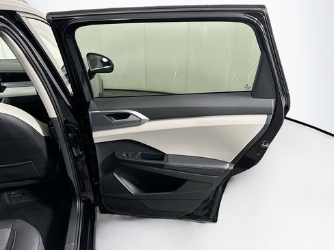 Used 2025 Volkswagen Taos SE image 29