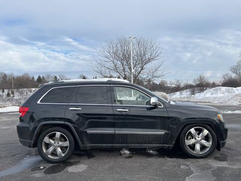 Used 2011 Jeep Grand Cherokee Overland image 3