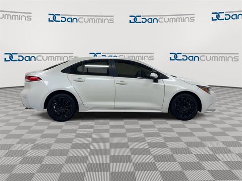 Used 2020 Toyota Corolla LE image 9