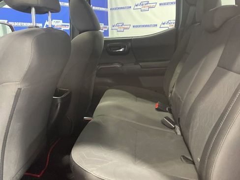 Used 2016 Toyota Tacoma TRD Off-Road image 23