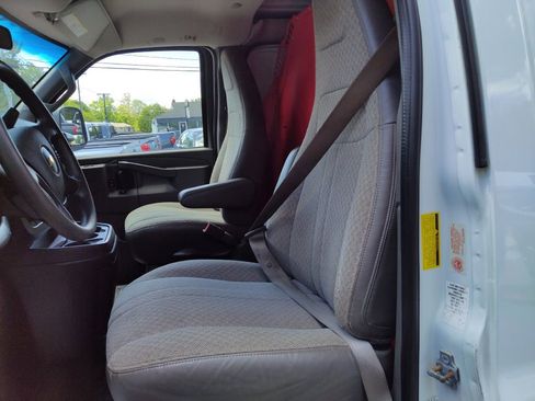 Used 2018 Chevrolet Express 2500 w/ Driver Convenience Package image 12