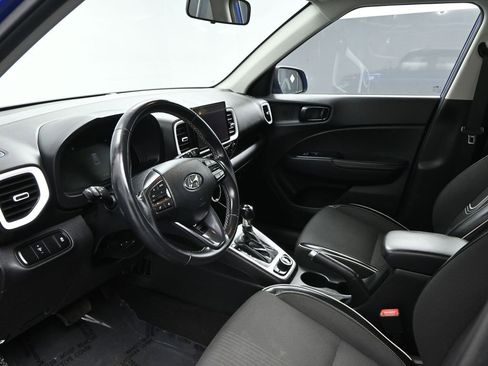 Used 2023 Hyundai Venue Limited w/ Cargo Package image 22