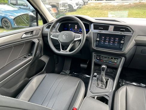 Used 2023 Volkswagen Tiguan SE image 9