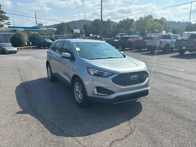 Used 2023 Ford Edge SEL w/ Convenience Package AWD/4WD image 2
