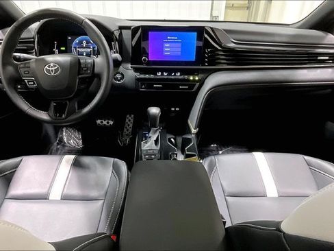 Used 2025 Toyota Camry SE FWD image 15