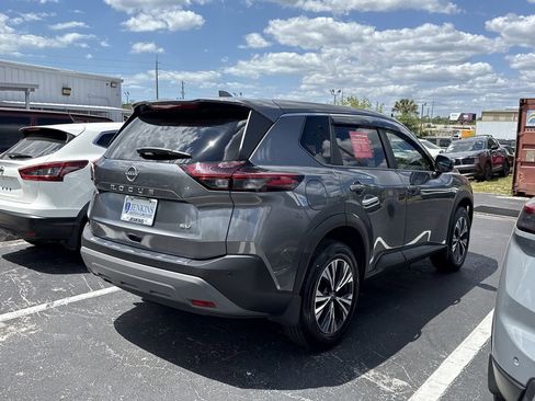 Used 2022 Nissan Rogue SV FWD image 6