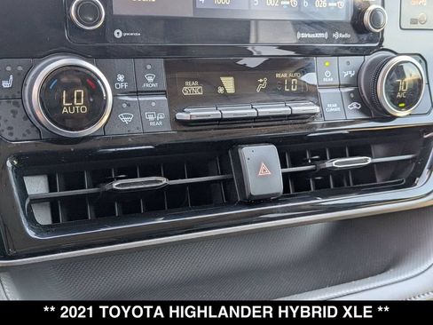Used 2021 Toyota Highlander XLE AWD/4WD image 22