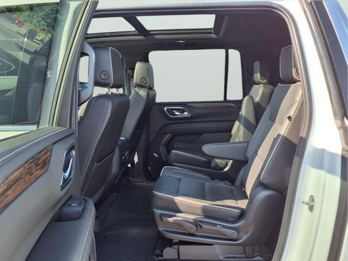 Used 2021 Chevrolet Suburban Premier w/ Premium Package AWD/4WD image 10