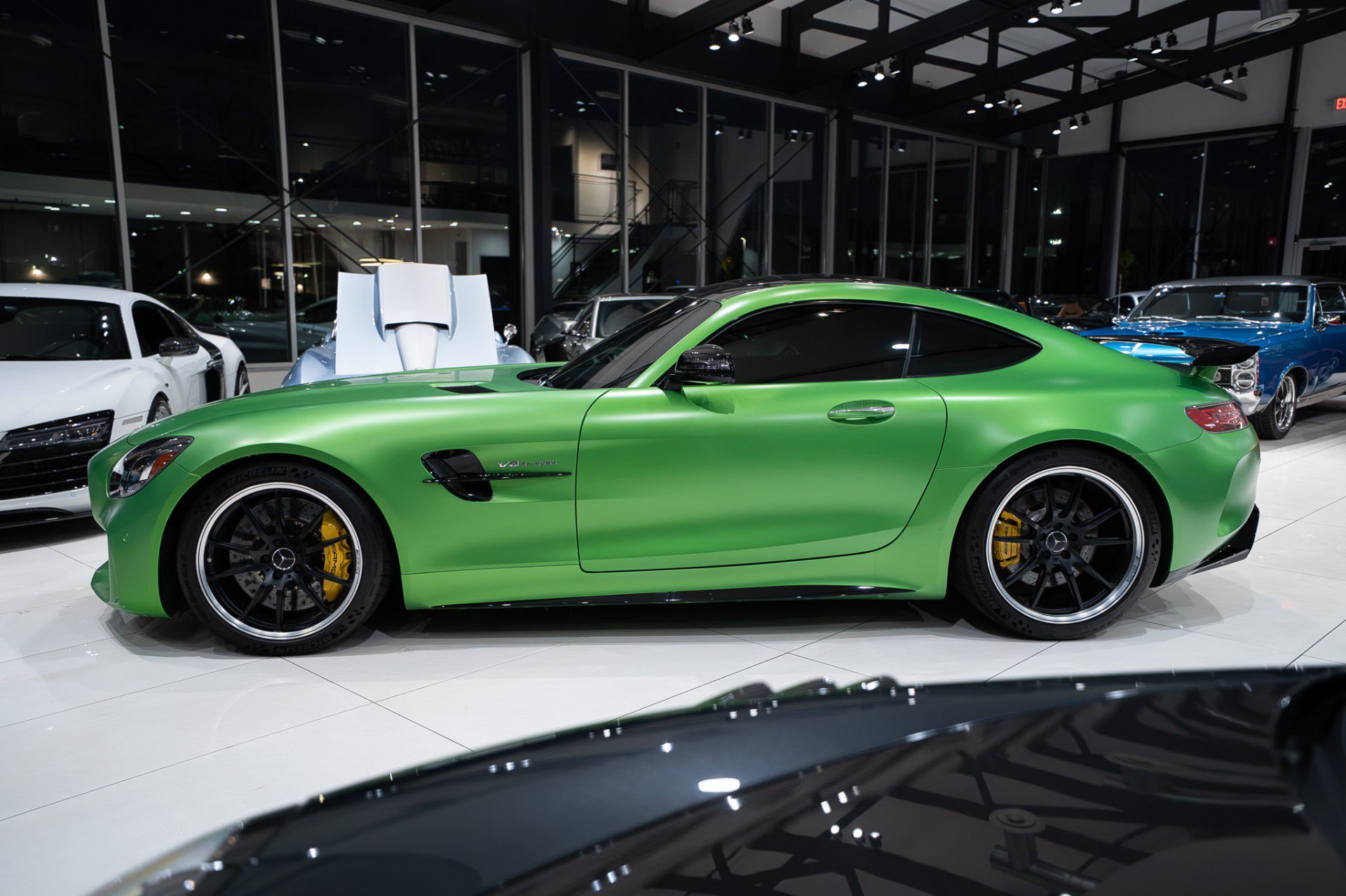 Used 2018 Mercedes-Benz AMG GT R w/ Exclusive Interior Package image 29