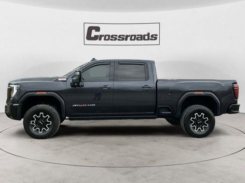 Used 2024 GMC Sierra 2500 AT4X image 2