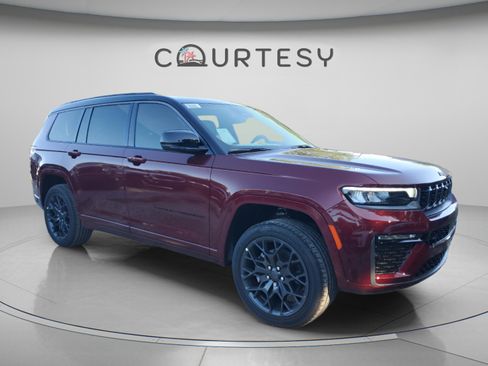 New 2026 Jeep Grand Cherokee L Summit AWD/4WD image 4