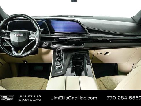 Used 2022 Cadillac Escalade ESV Premium Luxury image 23