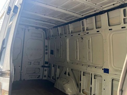 Used 2014 Freightliner Sprinter 2500 image 9