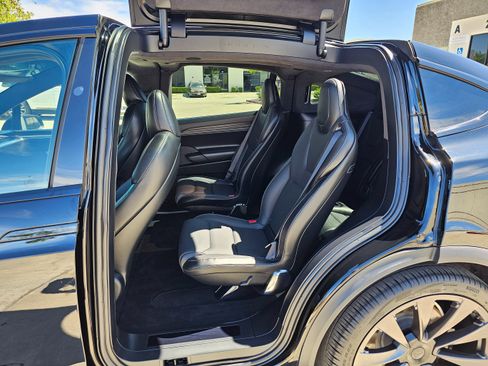 Used 2022 Tesla Model X Plaid image 18