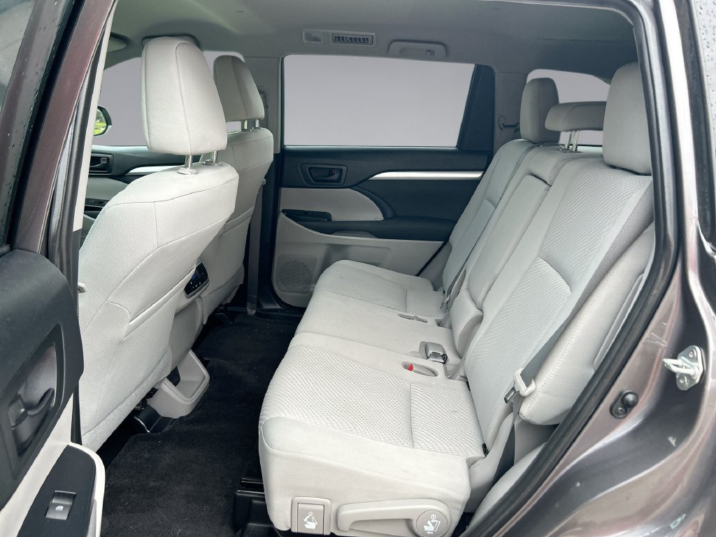 Used 2019 Toyota Highlander LE FWD image 27