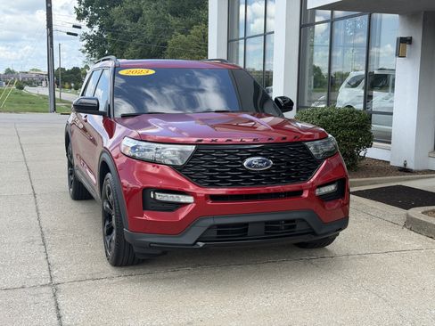 Used 2023 Ford Explorer ST-Line w/ Class IV Trailer Tow Package AWD/4WD image 21