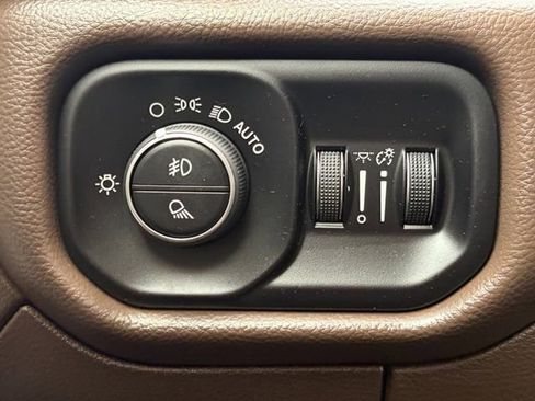 Used 2025 RAM 1500 Laramie w/ Laramie Southwest Edition image 5