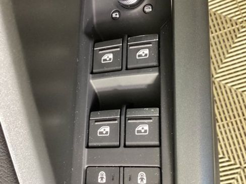 Used 2025 Audi Q3 2.0T Premium image 18