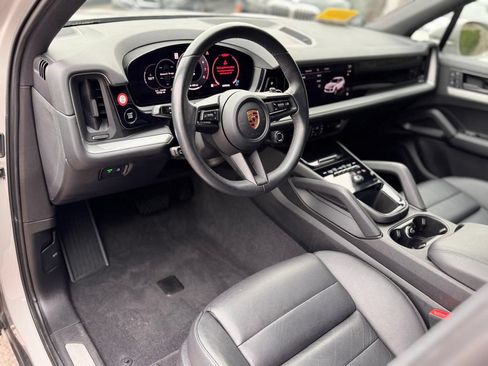 Used 2024 Porsche Cayenne AWD/4WD image 12