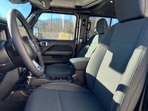 Used 2025 Jeep Wrangler Sahara 4xe image 39