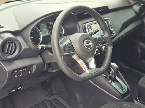 Used 2022 Nissan Kicks S FWD image 10