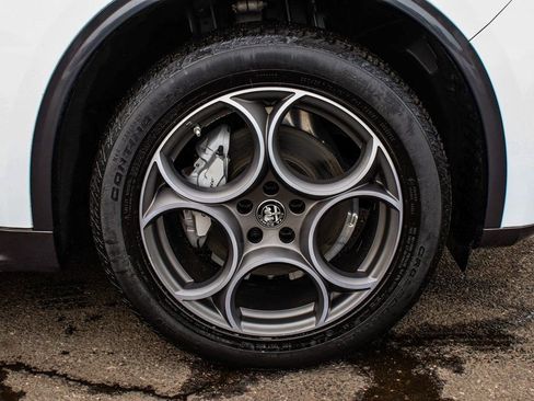 Used 2024 Alfa Romeo Stelvio Ti image 7