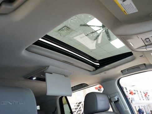 Used 2016 GMC Yukon Denali w/ Open Road Package image 12