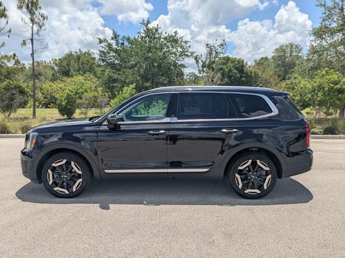 Certified 2025 Kia Telluride S FWD image 8