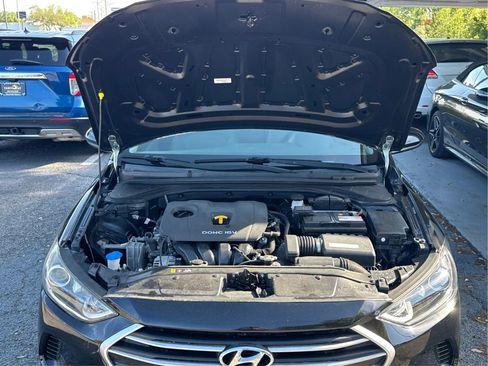 Used 2017 Hyundai Elantra SE image 12