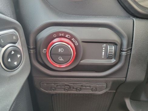 Used 2025 Jeep Gladiator Sport AWD/4WD image 20