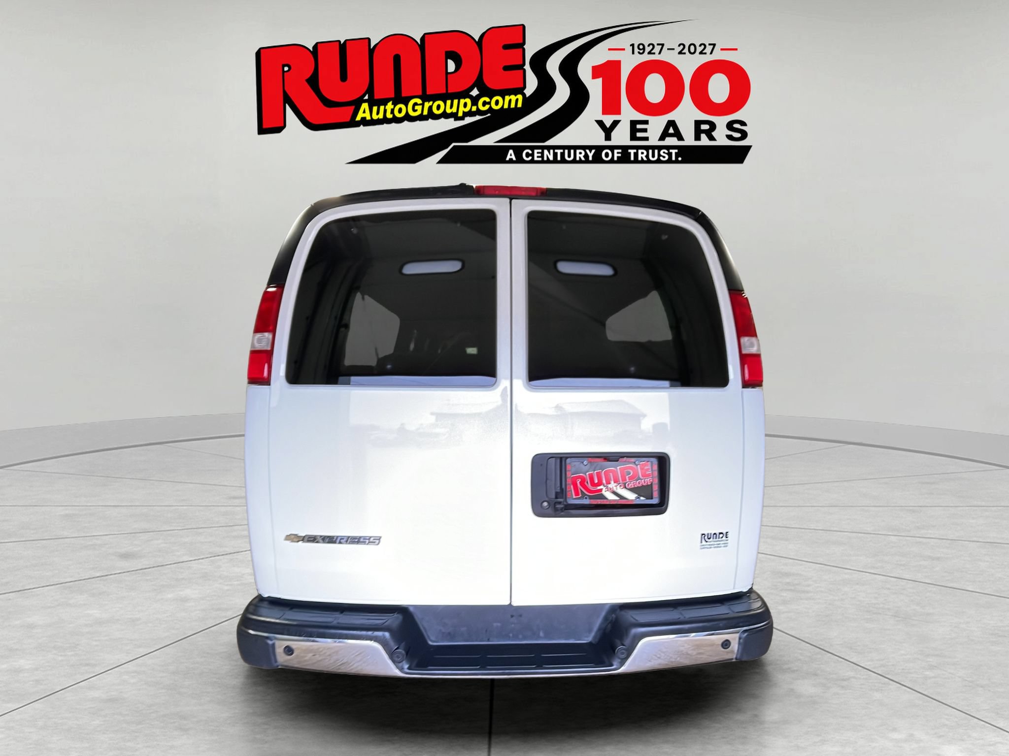 Used 2025 Chevrolet Express 3500 LT w/ LT Preferred Equipment Group RWD image 4
