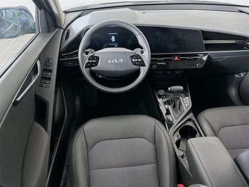 Certified 2025 Kia Niro EX image 3