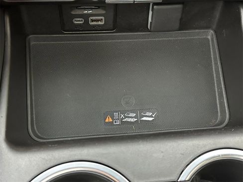 Used 2021 Chevrolet Suburban RST w/ Luxury Package image 32