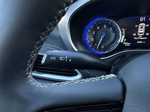 Used 2023 Chrysler Pacifica Touring-L w/ S Appearance Package image 17