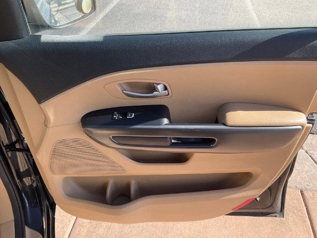 Used 2015 Kia Sedona LX w/ LX Convenience Package FWD image 11